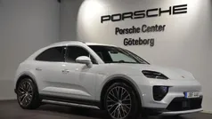 Ljusröd (white) Ny 2025 Porsche Macan SUV | 1 296 500 kr (Bra pris)