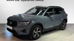 Grå Begagnad 2023 Volvo XC40 Plus SUV | 369 900 kr (Marknadspris)