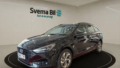 Abyss black pearl metallic Begagnad 2024 Hyundai i30 Essential Kombi | 239 900 kr (Marknadspris)