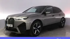 Grå Begagnad 2022 BMW iX Sport Line SUV | 498 900 kr (Marknadspris)