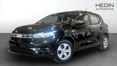 Svart (black) Ny 2025 Dacia Sandero Essentiel Halvkombi | 200 700 kr (Marknadspris)