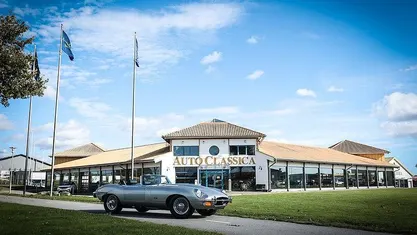 Begagnad Jaguar E-Type 201 HK (147 kW) 1967 Primerose yellow Cab
