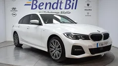 Mineralvitmetallic Begagnad 2021 BMW 330e M Sport Sedan | 294 500 kr (Bra pris)