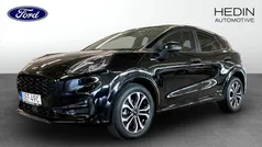 Svart (black) Begagnad 2022 Ford Puma ST-Line Halvkombi | 209 900 kr (Marknadspris)