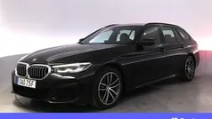 Svart Begagnad 2021 BMW 530e M Sport Kombi | 403 900 kr (Marknadspris)
