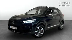 Svart (black) Begagnad 2022 MG ZS Luxury Sedan | 244 900 kr (Bra pris)