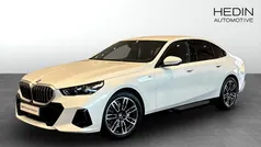Vit (white) Begagnad 2025 BMW 520 M Sport Sedan | 579 700 kr (Marknadspris)