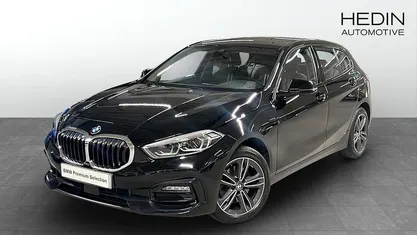 Begagnad BMW 118 Sport Line 136 HK (100 kW) 2022 Halvkombi
