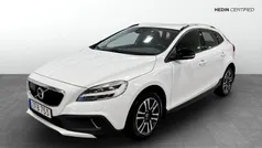 Vit Begagnad 2018 Volvo V40 CC Momentum Kombi | 194 900 kr (Marknadspris)