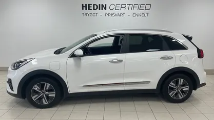 Vit Begagnad 2021 Kia Niro SUV | 224 900 kr (Superpris)