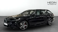 Svart (black) Begagnad 2025 BMW 530e M Sport Kombi | 738 700 kr (Marknadspris)