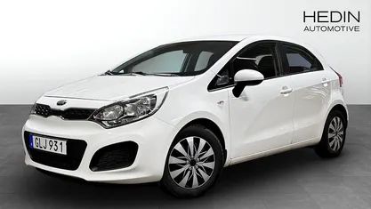 Vit Begagnad 2014 Kia Rio Halvkombi | 79 900 kr (Bra pris)