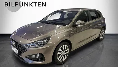 Brun Begagnad 2022 Hyundai i30 Essential Halvkombi | 194 900 kr (Marknadspris)