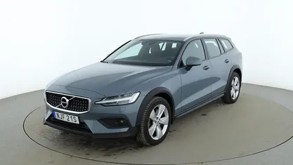 Begagnad 2021 Volvo V60 CC Momentum Kombi | 349 000 kr (Marknadspris)