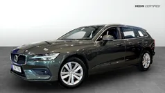 Mörkgrå (grey) Begagnad 2021 Volvo V60 Momentum Kombi | 260 000 kr (Marknadspris)