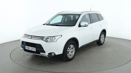 Vit Begagnad 2015 Mitsubishi Outlander SUV | 144 000 kr