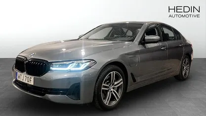 Blå Begagnad 2020 BMW 530e Sedan | 349 900 kr (Marknadspris)