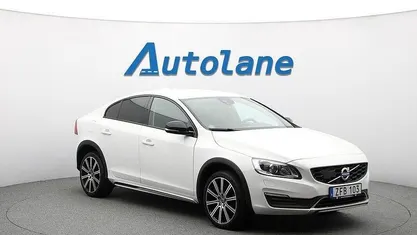 Vit Begagnad 2018 Volvo S60 CC Standard Sedan | 199 900 kr (Marknadspris)
