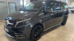 Begagnad 2023 Mercedes V300 Minibuss | 790 000 kr