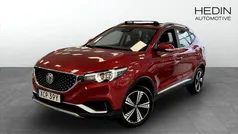 Röd (red) Begagnad 2021 MG ZS Luxury Sedan | 149 900 kr (Superpris)