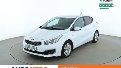 Vit Begagnad 2017 Kia Ceed Halvkombi | 101 000 kr (Marknadspris)