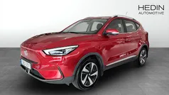 Röd (red) Begagnad 2022 MG ZS Luxury Sedan | 254 900 kr (Marknadspris)