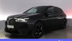 Grå Begagnad 2023 BMW iX Sport Line SUV | 759 900 kr (Marknadspris)