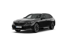 Black sapphire metallic Ny 2025 BMW 550e M Sport Kombi | 1 079 000 kr (Superpris)