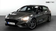 Grå Begagnad 2018 Ford Focus ST-Line Halvkombi | 149 900 kr (Marknadspris)