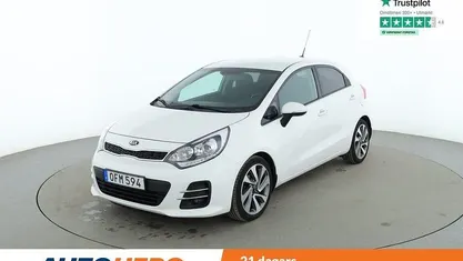 Vit Begagnad 2016 Kia Rio Halvkombi | 105 000 kr (Marknadspris)