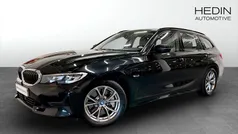 Svart (black) Begagnad 2022 BMW 330e Sport Line Kombi | 328 700 kr (Bra pris)