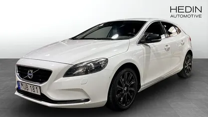 Vit Begagnad 2015 Volvo V40 Halvkombi | 149 900 kr (Marknadspris)