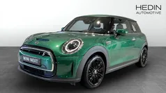 Grön (green) Begagnad 2022 Mini Cooper SE Halvkombi | 208 700 kr (Bra pris)