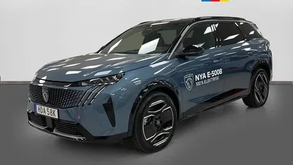 Blå (blå inrago) Begagnad 2024 Peugeot e-5008 GTi SUV | 549 900 kr (Marknadspris)