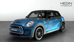 Blå (blue) Begagnad 2023 Mini Cooper SE Halvkombi | 238 700 kr (Marknadspris)