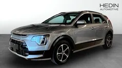 Grå (grey) Ny 2025 Kia Niro 4 SUV | 358 601 kr (Superpris)