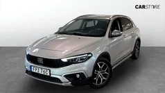 Grå (grey) Begagnad 2021 Fiat Tipo Cross Halvkombi | 144 900 kr (Marknadspris)