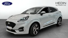 Grå (grey) Ny 2024 Ford Puma ST-Line SUV | 282 900 kr (Marknadspris)