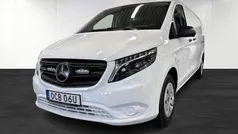 Svart Begagnad 2023 Mercedes Vito Minibuss | 335 920 kr