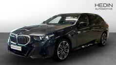 Grå (grey) Begagnad 2025 BMW 530e Comfort Edition Kombi | 678 700 kr (Marknadspris)
