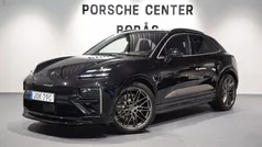 Svart (black) Ny 2025 Porsche Macan Turbo SUV | 1 618 800 kr (Marknadspris)