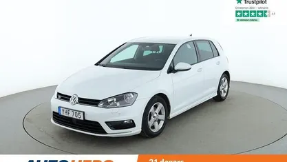 Vit Begagnad 2016 VW Golf VII R-line Halvkombi | 149 000 kr (Marknadspris)