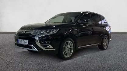 Svart Begagnad 2018 Mitsubishi Outlander P-HEV Kombi | 194 900 kr (Marknadspris)