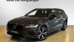 Grå Begagnad 2023 Volvo V60 Plus Kombi | 369 900 kr (Marknadspris)