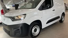 Vit Begagnad 2023 Fiat Doblò Minibuss | 229 200 kr (Marknadspris)