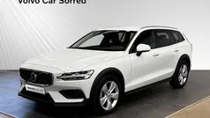 Vit Begagnad 2024 Volvo V60 CC Core Kombi | 419 900 kr (Marknadspris)