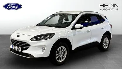 Frozen white Begagnad 2023 Ford Kuga Titanium SUV | 269 900 kr (Marknadspris)