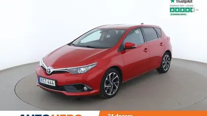 Mörkröd Begagnad 2015 Toyota Auris Active Halvkombi | 92 000 kr (Bra pris)