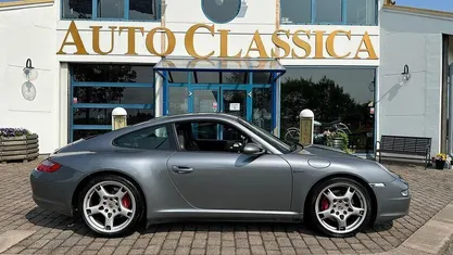 Grå metallic Begagnad 2006 Porsche 911 Carrera 4S Sportkupé | 625 000 kr (Marknadspris)