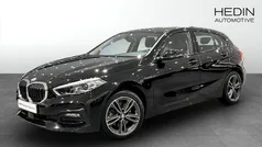 Begagnad 2022 BMW 118 Sport Line Halvkombi | 239 700 kr (Marknadspris)